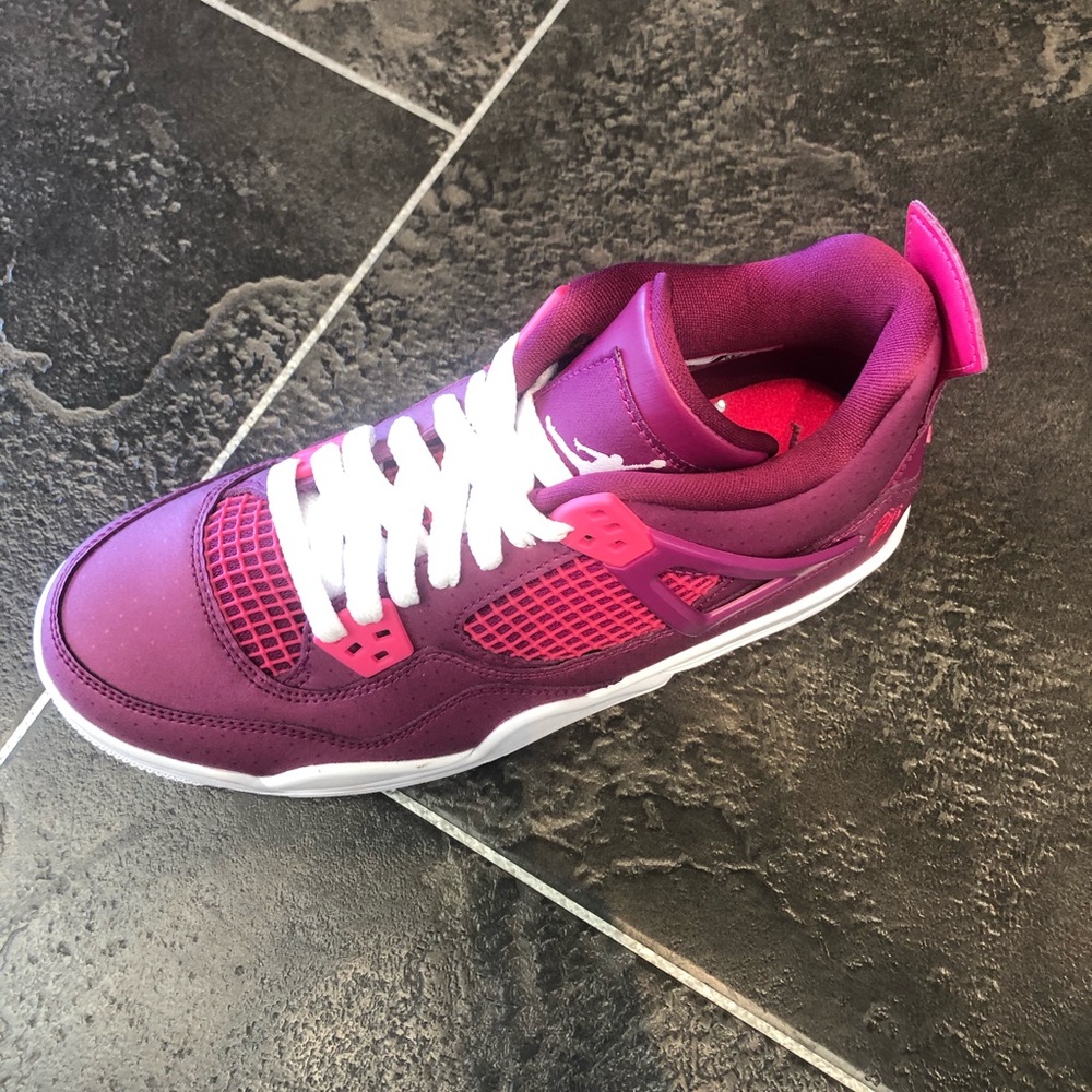 Air Jordan retro 4 6-6.5-7y